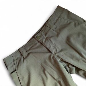 Under Armour women’s cargo pants, size 14